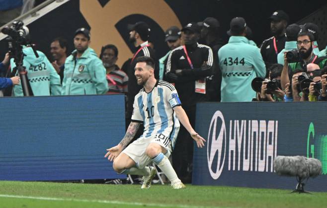 Fussball, Herren, Saison 2022 23, WM in Katar, Finale, Argentinien - Frankreich (2:2, 3:3 n. V, 4:2 i. E.) im Lusail Iconic Stadium in Lusail, Lionel Messi (Argentinien), Jubel nach Tor zum 3:2, 18.12. 2022, Copyright: xMatthiasxKochx