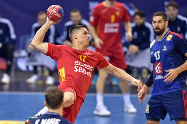 2023.01.18 Krakow Pilka reczna mezczyzn, sezon 2022 2023, Mistrzostwa Swiata 2023 Francja - Czarnogora N z Vasilje Kaludjerovic, Nikola Karabatic Foto Krzysztof Porebski PressFocus 2023.01.18 Krakow Handball, 2022 23 season, 28th Men s World Championship, WM, Weltmeisterschaft France - Montenegro Vasilje Kaludjerovic, Nikola Karabatic Credit: Krzysztof Porebski PressFocus NEWSPIX.PL --- Newspix.pl  20230118PF_KP201