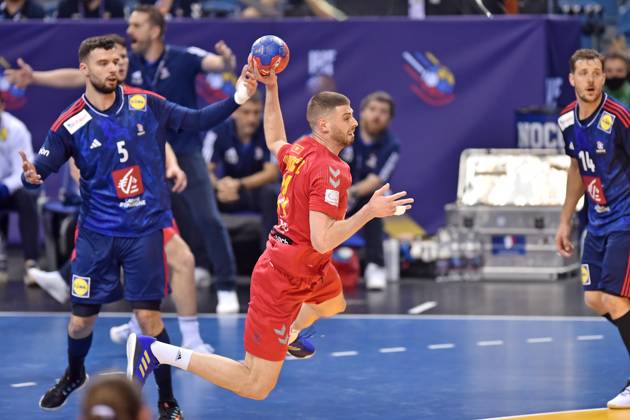 2023.01.18 Krakow Pilka reczna mezczyzn, sezon 2022 2023, Mistrzostwa Swiata 2023 Francja - Czarnogora N z Nedim Remili, Branko Vujovic, Kentin Mahe Foto Krzysztof Porebski PressFocus 2023.01.18 Krakow Handball, 2022 23 season, 28th Men s World Championship, WM, Weltmeisterschaft France - Montenegro Nedim Remili, Branko Vujovic, Kentin Mahe Credit: Krzysztof Porebski PressFocus NEWSPIX.PL --- Newspix.pl 20230118PF_KP211
