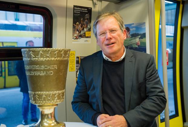 David Weltzien (Vorsitzender Regionalleitung DB Regio AG) GER, Stuttgart, Auslosung für die Viertelfinal- und Halbfinal-Partien im DB Regio-wfv-Pokal der Herren 2022 23, 20.01.2023, Hauptbahnhof Stuttgart. Gleis 1 in einem Elektrotriebwagen der Baureihe 442 von Bombardier, der üblicherweise auf der Gäu- bzw. Murrbahn verkehrt. GER, Stuttgart, DB Regio-wfv-Pokal der Herren 2022 23 Copyright: xSandyxDinkelackerx EP_SDR