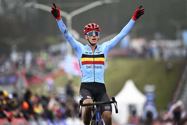 Belgian Thibau Nys celebrates after winning the Men U23 race at the UCI Cyclocross World Championships, in Hoogerheide, The Netherlands on Saturday 04 February 2023. JASPERxJACOBS x59188811x