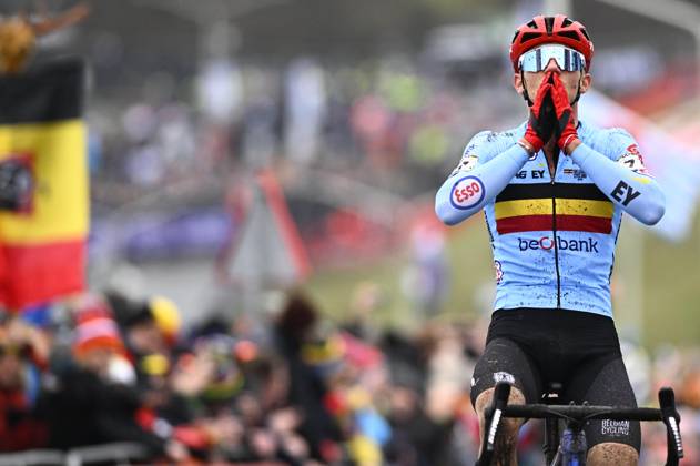 Belgian Thibau Nys celebrates after winning the Men U23 race at the UCI Cyclocross World Championships, in Hoogerheide, The Netherlands on Saturday 04 February 2023. JASPERxJACOBS x59188810x