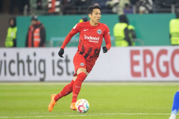 Eintracht Frankfurt - SV Darmstadt 98, DFB-Pokal Makoto Hasebe (Eintracht Frankfurt, 20). DFB-Pokalspiel zwischen Eintracht Frankfurt und dem SV Darmstadt 98 am 7. Februar 2023 im Deutsche Bank Park in Frankfurt am Main. Nach Vorgaben der DFL, Deutsche Fußball Liga, ist es untersagt, in dem Stadion und oder vom Spiel angefertigte Fotoaufnahmen in Form von Sequenzbildern und oder videoähnlichen Fotostrecken zu verwerten bzw. verwerten zu lassen., Frankfurt am Main Hessen Deutschland Deutsche Bank Park