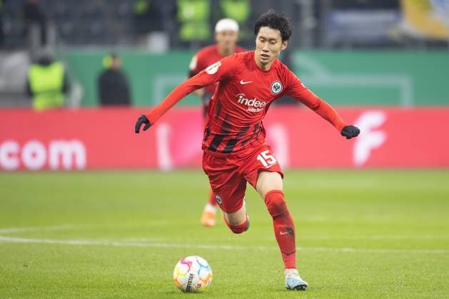 Eintracht Frankfurt - SV Darmstadt 98, DFB-Pokal Daichi Kamada (Eintracht Frankfurt, 15). DFB-Pokalspiel zwischen Eintracht Frankfurt und dem SV Darmstadt 98 am 7. Februar 2023 im Deutsche Bank Park in Frankfurt am Main. Nach Vorgaben der DFL, Deutsche Fußball Liga, ist es untersagt, in dem Stadion und oder vom Spiel angefertigte Fotoaufnahmen in Form von Sequenzbildern und oder videoähnlichen Fotostrecken zu verwerten bzw. verwerten zu lassen., Frankfurt am Main Hessen Deutschland Deutsche Bank Park