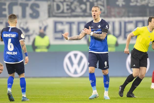Eintracht Frankfurt - SV Darmstadt 98, DFB-Pokal Phillip Tietz (Darmstadt, 9). DFB-Pokalspiel zwischen Eintracht Frankfurt und dem SV Darmstadt 98 am 7. Februar 2023 im Deutsche Bank Park in Frankfurt am Main. Nach Vorgaben der DFL, Deutsche Fußball Liga, ist es untersagt, in dem Stadion und oder vom Spiel angefertigte Fotoaufnahmen in Form von Sequenzbildern und oder videoähnlichen Fotostrecken zu verwerten bzw. verwerten zu lassen., Frankfurt am Main Hessen Deutschland Deutsche Bank Park