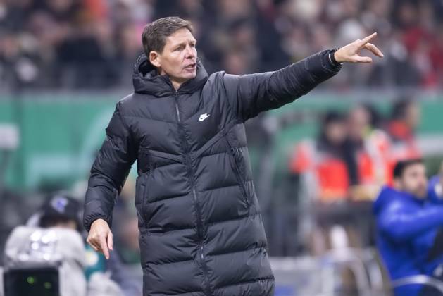 Eintracht Frankfurt - SV Darmstadt 98, DFB-Pokal Trainer Oliver Glasner (Eintracht Frankfurt). DFB-Pokalspiel zwischen Eintracht Frankfurt und dem SV Darmstadt 98 am 7. Februar 2023 im Deutsche Bank Park in Frankfurt am Main. Nach Vorgaben der DFL, Deutsche Fußball Liga, ist es untersagt, in dem Stadion und oder vom Spiel angefertigte Fotoaufnahmen in Form von Sequenzbildern und oder videoähnlichen Fotostrecken zu verwerten bzw. verwerten zu lassen., Frankfurt am Main Hessen Deutschland Deutsche Bank Park