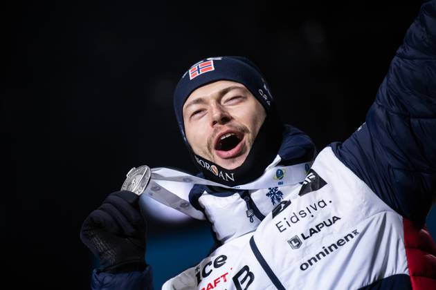 230212 Sturla Holm Laegreid of Norway celebrates with his silver medal at a medal ceremony during the IBU Biathlon World Championships on February 12, 2023 in Oberhof. Photo: Mathias Bergeld BILDBYRAN kod MB MB0546 skidskytte biathlon skiskyting skidskytte-vm vm ibu world championships biathlon world championships medaljceremoni medal ceremony day 5 bbeng Copyright: MATHIASxBERGELD BB230212MB222