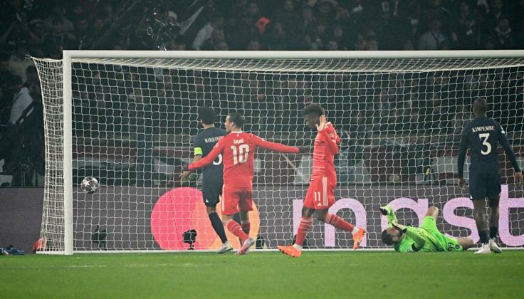 Fussball, Herren, Saison 2022 2023, Champions League (Achtelfinale, Hinspiel), Paris Saint-Germain - FC Bayern München, v. l. Leroy Sane (FC Bayern München), Kingsley Coman (FC Bayern München), Jubel nach Tor zum 0:1, 14.02. 2023, Copyright: xMatthiasxKochx