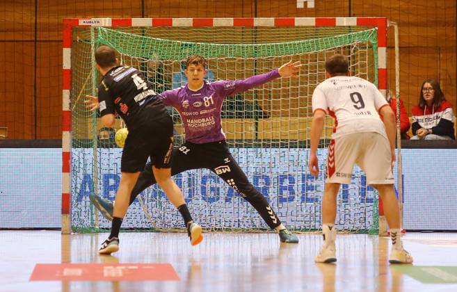BAU 22.02.2023 Bietigheim Handball SG BBM Bietigheim vs. HSC 2000 Coburg, v.l. Tumi Steinn Runarsson (Coburg), Jan Kanters (BBM), Max Öhler (BBM)