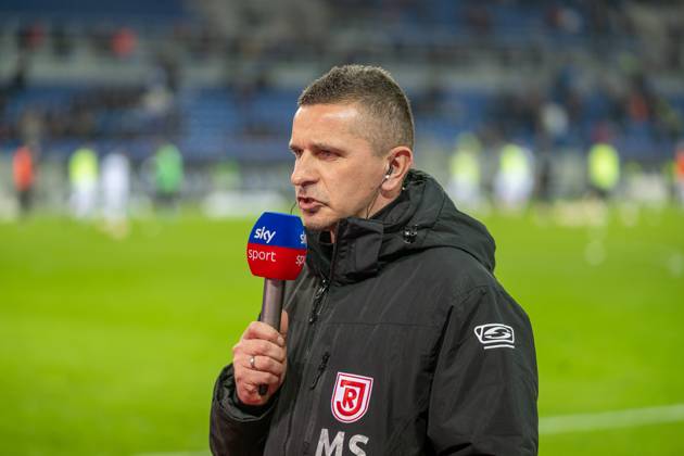 Mersad Selimbegovic (SSV Jahn Regensburg, Trainer), GER, Karlsruher SC (KSC) vs. SSV Jahn Regensburg, Fussball, 2. Bundesliga, 22. Spieltag, Spielzeit 2022 2023, 24.02.2023, DFB DFL regulations prohibit any use of photographs as image sequences and or quasi-video., GER, Karlsruher SC (KSC) vs. SSV Jahn Regensburg, Fussball, 2. Bundesliga, 22. Spieltag, Spielzeit 2022 2023, 24.02.2023 Karlsruhe Copyright: xEibner-Pressefoto SaschaxWaltherx EP_EER