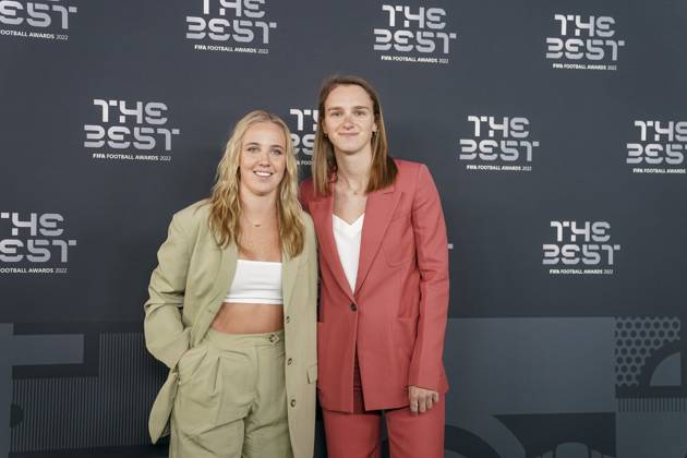 Paris, France, February 27th 2023: England and Arsenal attacker Beth Mead and her girlfriend Netherlands and Arsenal attacker Viviane Miedema arrive at the The Best FIFA Football Awards 2022 at Salle Pleyel in Paris, France. (Daniela Porcelli SPP) Copyright: xDanielaxPorcellix xSPPx spp-en-DaPoSp-djp270223-1