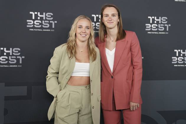 Paris, France, February 27th 2023: England and Arsenal attacker Beth Mead and her girlfriend Netherlands and Arsenal attacker Viviane Miedema arrive at the The Best FIFA Football Awards 2022 at Salle Pleyel in Paris, France. (Daniela Porcelli SPP) Copyright: xDanielaxPorcellix xSPPx spp-en-DaPoSp-djp270223-2