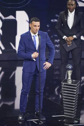 Paris, France, February 27th 2023: Lionel Scaloni wins Best Men s Coach during the The Best FIFA Football Awards 2022 at Salle Pleyel in Paris, France. (Daniela Porcelli SPP) Copyright: xDanielaxPorcellix xSPPx spp-en-DaPoSp-djp270223-101954