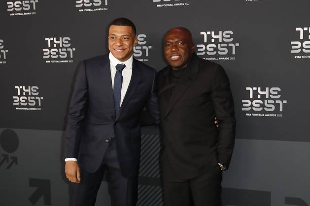 Kylian Mbappe et Wilfrid Mbappe FOOTBALL : The Best FIFA Football Awards 2022 - 27 02 2023 MichaelBaucher Panoramic 
