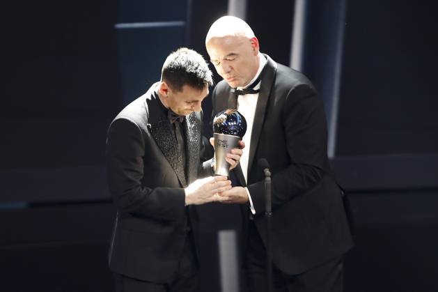 Lionel Messi et Gianni Infantino FOOTBALL : The Best FIFA Football Awards 2022 - 27 02 2023 MichaelBaucher Panoramic 