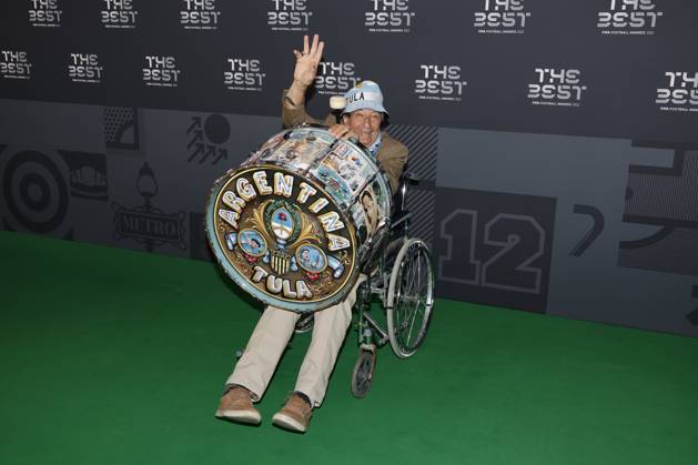27 Fevrier 2023 : Paris, France : Tula Bomba reprÃ sentant des supporters argentins arrivant la la soirÃ e des FIFA AWARDS THE BEST 2023 Ã la Salle Pleyel. (Henri Szwarc Starface) 289106 2023-02-27 Paris France  Copyright: xHenrixSwzarcx xStarfacex 0238010356st