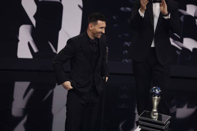 27 Fevrier 2023 : Paris, France : Meilleure joueur pour l?annà e Lionel Messi et le President Infantino lors de la remise desTrophà es des FIFA AWARDS THE BEST 2022 à la Salle Pleyel. (Henri Szwarc Starface) 289107 2023-02-27 Paris France Copyright: xHenrixSwzarcx xStarfacex 0238011152st