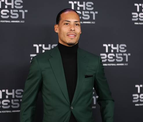 The Best FIFA Football Awards 2022 - Show Virgil van Dijk poses for a photo on the Green Carpet ahead of The Best FIFA Football Awards 2022 on February 27, 2023 in Paris, France. Paris France  Copyright: xRaddadxJebarahx originalFilename:jebarah-notitle230227_npes5.jpg
