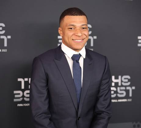 The Best FIFA Football Awards 2022 - Show Kylian Mbappe poses for a photo on the Green Carpet ahead of The Best FIFA Football Awards 2022 on February 27, 2023 in Paris, France. Paris France  Copyright: xRaddadxJebarahx originalFilename:jebarah-notitle230227_npH9b.jpg