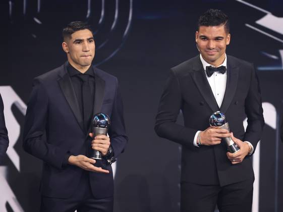 The Best FIFA Football Awards 2022 - Show Achraf Hakimi and Casemiro are seen with their trophies after being included in the FIFA FIFPRO Men s World 11 2022 squad during The Best FIFA Football Awards 2022 on February 27, 2023 in Paris, France. Paris France  Copyright: xRaddadxJebarahx originalFilename:jebarah-notitle230227_npk40.jpg
