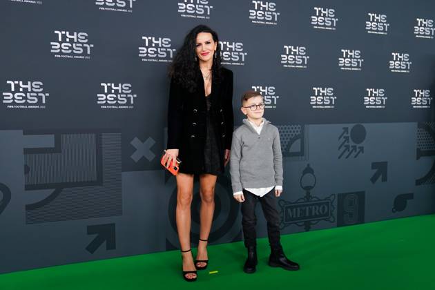Paris, France, February 27th 2023: Fatmire Alushi (former German football player) on the green carpet with her son during the The Best FIFA Football Awards 2022 at Salle Pleyel in Paris, France. (Daniela Porcelli SPP) Copyright: xDanielaxPorcellix xSPPx spp-en-DaPoSp-20230227-DP101018-2