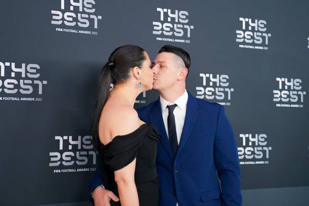 Paris, France, February 27th 2023: Supermodel and Victoria s secret icon Adriana Lima kisses boyfriend Andre Lemmers on the green carpet at arrival during the The Best FIFA Football Awards 2022 at Salle Pleyel in Paris, France. (Daniela Porcelli SPP) Copyright: xDanielaxPorcellix xSPPx spp-en-DaPoSp-20230227-DP101094