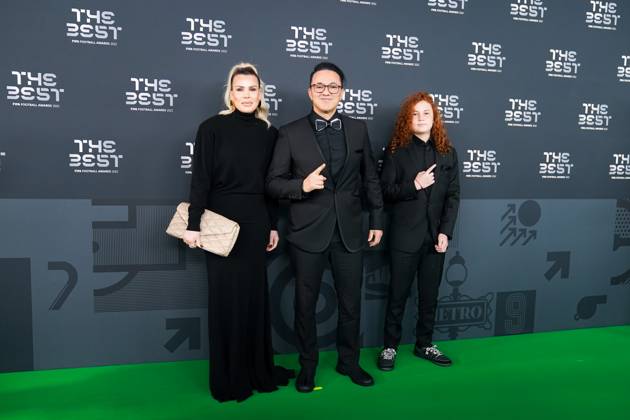 Paris, France, February 27th 2023: RedOne (Nadir Khayat - is a Moroccan singer, songwriter, record producer, and record executive - with his family on the green carpet at arrival during the The Best FIFA Football Awards 2022 at Salle Pleyel in Paris, France. (Daniela Porcelli SPP) Copyright: xDanielaxPorcellix xSPPx spp-en-DaPoSp-20230227-DP100562AAA