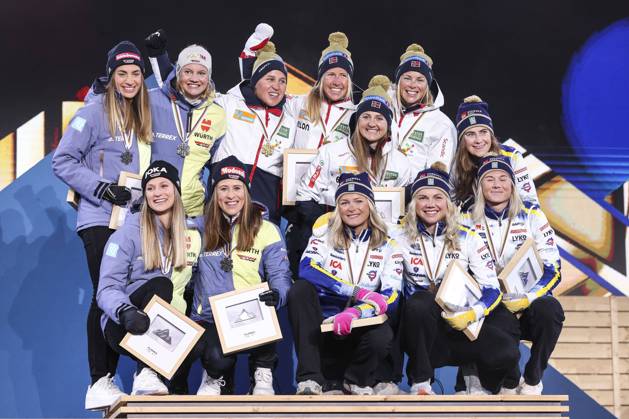 Bilder des Jahres 2023, Sport 03 März Sport Themen der Woche KW09 NORDIC SKIING - FIS Nordic WC Planica 2023 KRANJSKA GORA,SLOVENIA,03.MAR.23 - NORDIC SKIING, CROSS COUNTRY SKIING - FIS Nordic World Ski Championships, 4x5km relay, ladies, medal plaza, award ceremony. Image shows the teams of Germany, Norway and Sweden. Keywords: medal.  GEPAxpictures xPatrickxSteiner