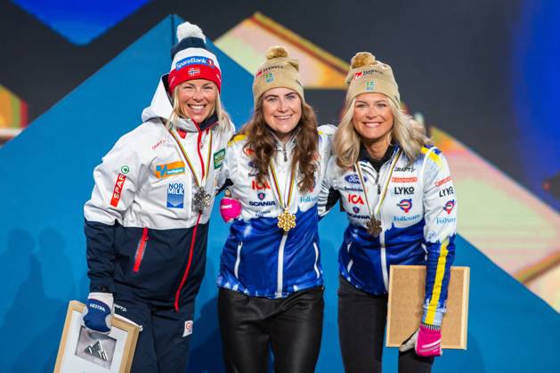 Bilder des Jahres 2023, Sport 03 März Sport Themen der Woche KW09 NORDIC SKIING - FIS Nordic WC Planica 2023 KRANJSKA GORA,SLOVENIA,04.MAR.23 - NORDIC SKIING, CROSS COUNTRY SKIING - FIS Nordic World Ski Championships, 30km classic, mass start, ladies, medal plaza, award ceremony. Image shows Anne Kjersti Kalvaa (NOR), Ebba Andersson and Frida Karlsson (SWE). GEPAxpictures xGintarexKarpaviciute