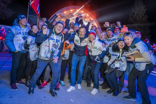 Ski WC 2023 medal ceremony Planica, Slovenia 20230304 Anne Kjersti Kalva and cross-country coach Stig Rune Kveen together with Team Kalva during the medal ceremony in Kranjska Gora during the Ski WC 2023 in Planica, Slovenia Photo Heiko Junge NTB Planica Slovenia EDITORIAL USE ONLY RESTRICTED USE FOR BETTING COMPANIES  Copyright: xHeikoxJungex xNTBx