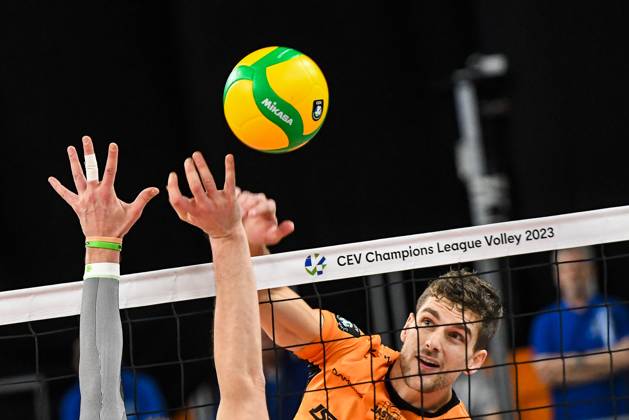 GER, 2023 CEV Volleyball Champions League, VfB Friedrichshafen (GER) vs Jastrzebski Wegiel (POL) 09.03.2023, ratiopharm Arena, Neu-Ulm, GER, 2023 CEV Volleyball Champions League, VfB Friedrichshafen (GER) vs Jastrzebski Wegiel (POL), Viertelfinale, im Bild Trevor Clevenot (Jastrzebski, 17)