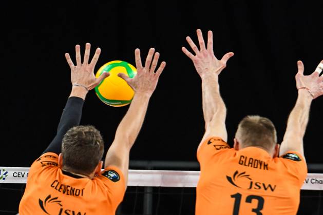 GER, 2023 CEV Volleyball Champions League, VfB Friedrichshafen (GER) vs Jastrzebski Wegiel (POL) 09.03.2023, ratiopharm Arena, Neu-Ulm, GER, 2023 CEV Volleyball Champions League, VfB Friedrichshafen (GER) vs Jastrzebski Wegiel (POL), Viertelfinale, im Bild Trevor Clevenot (Jastrzebski, 17), Jurij Gladyr (Jastrzebski, 13)