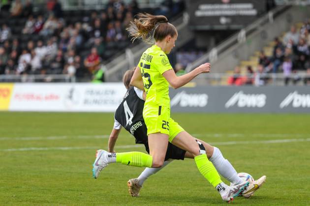 Sophia Kleinherne (Eintracht Frankfurt, 4), Vivien Endemann (SGS Essen, 25), GER, Eintracht Frankfurt vs. SGS Essen, Fussball, 1. Frauen Bundesliga, 15.Spieltag, Spielzeit 2022 2023, 19.03.2023 (DFL DFBB REGULATIONS PROBHIT ANY USE OF PHOTOGRAPHERS as IMAGE SEQUENCES and or QUASI-VIDEO ) GER, Eintracht Frankfurt vs. SGS Essen, Fussball, 1. Frauen Bundesliga, 15.Spieltag, Spielzeit 2022 2023, 19.03.2023 Frankfurt Copyright: xEibner-Pressefoto UlrichxScherbaumx EP_EER