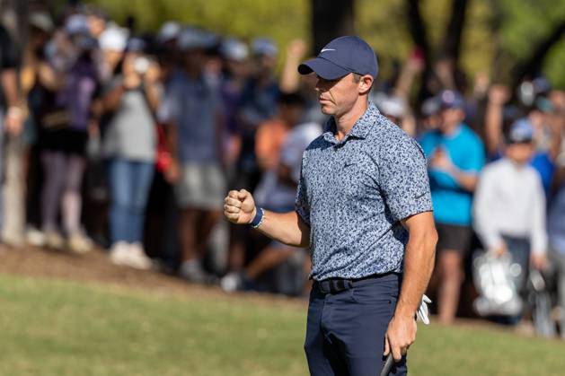 AUSTIN, TX - MARCH 25: Rory McIlroy makes a birdie putt on the 18th green to win the match over Xander Schauffele during the Quarterfinals of the PGA, Golf Herren World Golf Championships Dell Technologies Match Play on March 25, 2023, at Austin County Club in Austin, TX. (Photo by David Buono Icon Sportswire) GOLF: MAR 25 PGA - World Golf Championships-Dell Technologies Match Play Icon230325096