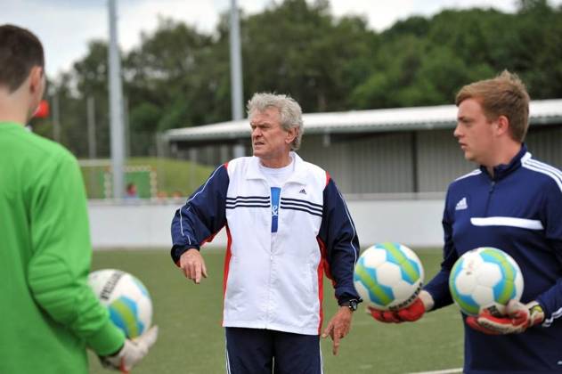 Fußball: Weltmeister Sepp Maier gibt bei Blau-Weiß- Fuhlenbrock ein Torwarttraining. Copyright: JörgxSchimmel
