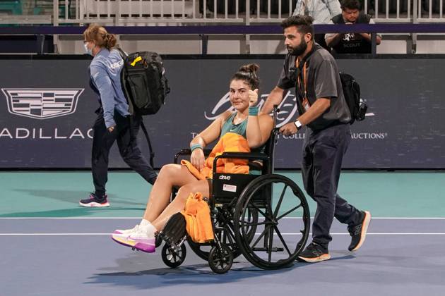 Bilder des Jahres 2023, Sport 03 März Sport Themen der Woche KW13 Sport Bilder des Tages March 27, 2023, Miami Gardens, Florida, USA: Bianca Andreescu (CAN) waves to the gallery after an apparent left ankle injury during her women s singles match against Ekaterina Alexandrova. Andreescu would withdraw and retire at the Miami Open presented by Itau at Hard Rock Stadium. Miami Gardens USA - ZUMAw109 20230327_zap_w109_051 Copyright: xDebbyxWongx