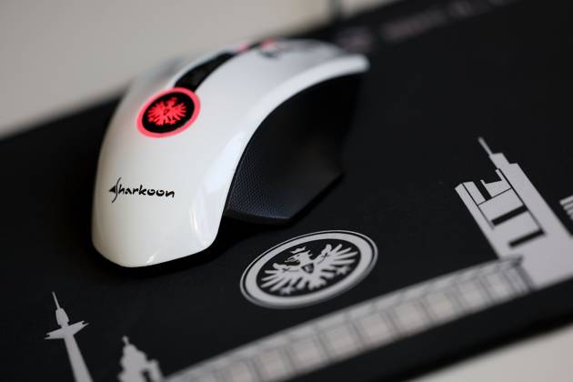 Frankfurt am Main, 03.04.2023 xjfx Eröffnung der Esports Academy von Eintracht Frankfurt v.l., Symbolfoto, Symbolbild: ESPORTS Spielstation, Computermaus, Eintracht Frankfurt Logo Copyright: JoaquimxFerreira