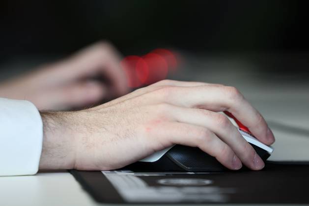 Frankfurt am Main, 03.04.2023 xjfx Eröffnung der Esports Academy von Eintracht Frankfurt v.l., Symbolfoto, Symbolbild: Spieler am PC, Esports Academy, Computermaus Copyright: JoaquimxFerreira
