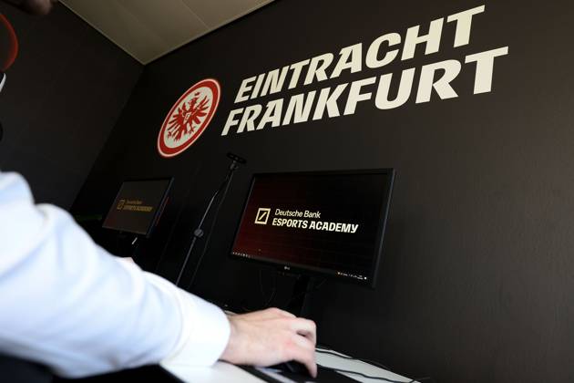 Frankfurt am Main, 03.04.2023 xjfx Eröffnung der Esports Academy von Eintracht Frankfurt v.l., Symbolfoto, Symbolbild: Spieler am PC, Esports Academy Copyright: JoaquimxFerreira