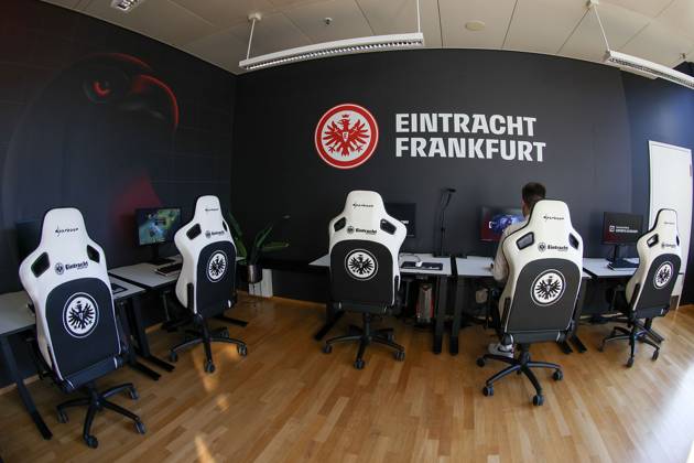 Frankfurt am Main, 03.04.2023 xjfx Eröffnung der Esports Academy von Eintracht Frankfurt v.l., Symbolfoto, Symbolbild: Training und Spielraum Copyright: JoaquimxFerreira