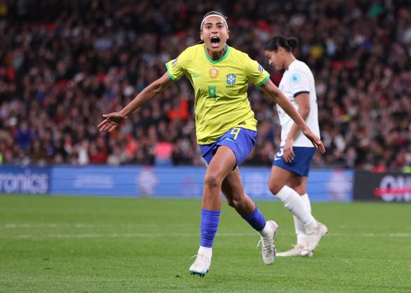 London, England, 6th April 2023. Andressa Alves of Brazil scores to make it 1-1 during the Women s CONMEBOL UEFA Finalissima match at Wembley Stadium, London. Picture credit should read: Paul Terry Sportimage EDITORIAL USE ONLY. No use with unauthorised audio, video, data, fixture lists, club league logos or live services. Online in-match use limited to 120 images, no video emulation. No use in betting, games or single club league player publications. SPI-2352-0018