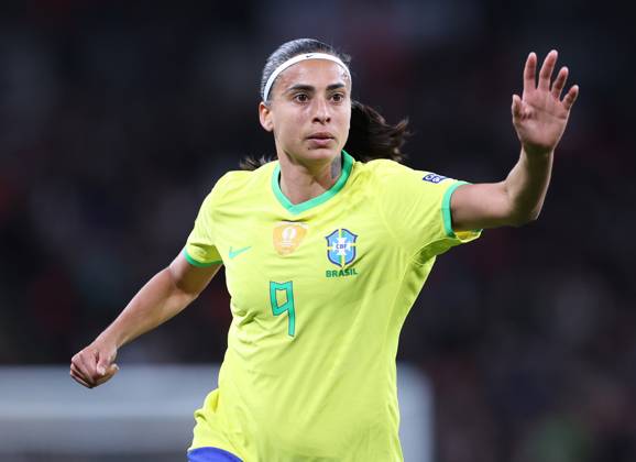 London, England, 6th April 2023. Andressa Alves of Brazil during the Women s CONMEBOL UEFA Finalissima match at Wembley Stadium, London. Picture credit should read: Paul Terry Sportimage EDITORIAL USE ONLY. No use with unauthorised audio, video, data, fixture lists, club league logos or live services. Online in-match use limited to 120 images, no video emulation. No use in betting, games or single club league player publications. SPI-2352-0204