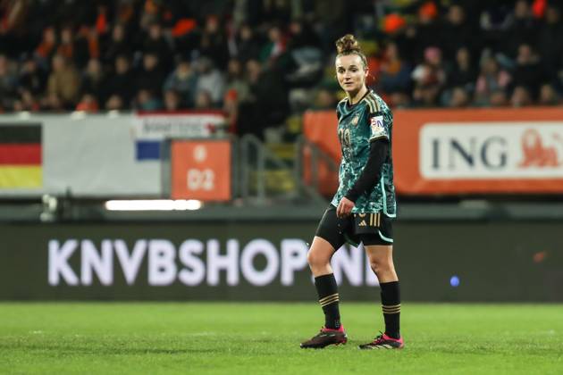 Fussball, UEFA Länderspiel Saison 2022 2023 Freundschaftsspiel Niederlande - Deutschland 07.04.2023, Fortuna Sittard Stadion Lina Magull (Deutschland, 20) Sittard Fortuna-Sittard-Stadion Niederlande