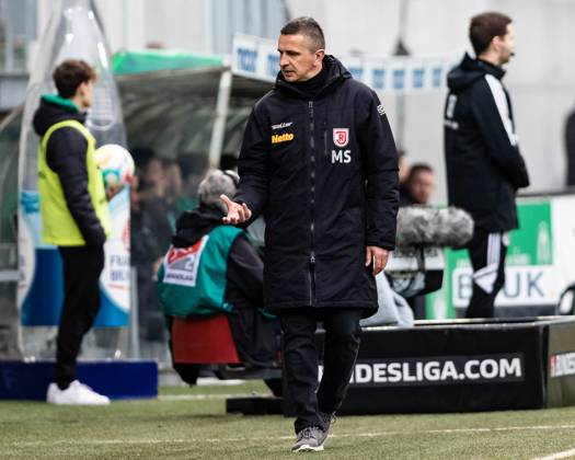 Mersad Selimbegovic (SSV Jahn Regensburg, Trainer) GER, SPVGG Greuther Fuerth vs. SSV Jahn Regensburg, 2.Bundesliga, Fussball, 14.04.2023, 28.Spieltag, Saison 2022 2023 DFB, DFL REGULATIONS PROHIBIT ANY USE OF PHOTOGRAPHS AS IMAGE SEQUENCES AND OR QUASI-VIDEO SPVGG Greuther Fuerth vs. SSV Jahn Regensburg, 2.Bundesliga, Fussball, 14.04.2023, 28.Spieltag, Saison 2022 2023 Fuerth Copyright: xEibner-Pressefoto RogerxBuerkex EP_EER