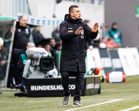 Mersad Selimbegovic (SSV Jahn Regensburg, Trainer) GER, SPVGG Greuther Fuerth vs. SSV Jahn Regensburg, 2.Bundesliga, Fussball, 14.04.2023, 28.Spieltag, Saison 2022 2023 DFB, DFL REGULATIONS PROHIBIT ANY USE OF PHOTOGRAPHS AS IMAGE SEQUENCES AND OR QUASI-VIDEO SPVGG Greuther Fuerth vs. SSV Jahn Regensburg, 2.Bundesliga, Fussball, 14.04.2023, 28.Spieltag, Saison 2022 2023 Fuerth Copyright: xEibner-Pressefoto RogerxBuerkex EP_EER