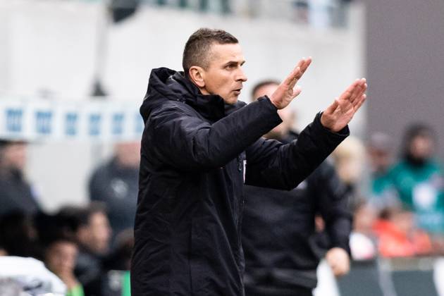 Mersad Selimbegovic (SSV Jahn Regensburg, Trainer) GER, SPVGG Greuther Fuerth vs. SSV Jahn Regensburg, 2.Bundesliga, Fussball, 14.04.2023, 28.Spieltag, Saison 2022 2023 DFB, DFL REGULATIONS PROHIBIT ANY USE OF PHOTOGRAPHS AS IMAGE SEQUENCES AND OR QUASI-VIDEO SPVGG Greuther Fuerth vs. SSV Jahn Regensburg, 2.Bundesliga, Fussball, 14.04.2023, 28.Spieltag, Saison 2022 2023 Fuerth Copyright: xEibner-Pressefoto RogerxBuerkex EP_EER