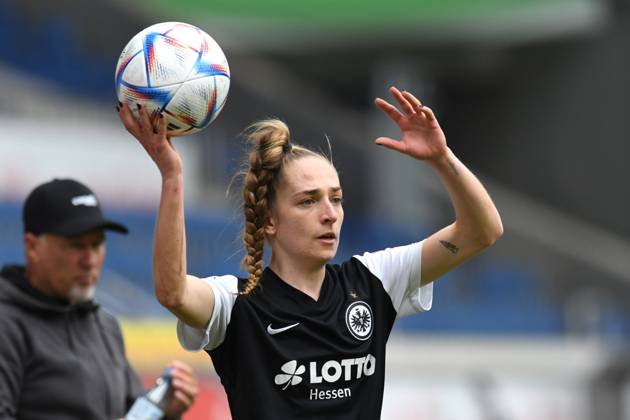 Sophia Kleinherne ( Eintracht Frankfurt Frauen ) beim Einwurf. GER, MSV Duisburg Frauen vs Eintracht Frankfurt Frauen, Fussball, Bundesliga, 16. Spieltag Spielzeit 2022 2023, 16.04.2023 DFL DFB REGULATIONS PROHIBIT ANY USE OF PHOTOGRAPHS AS IMAGE SEQUENCES AND OR QUASI-VIDEO GER, MSV Duisburg Frauen vs Eintracht Frankfurt Frauen, Fussball, Bundesliga, 16. Spieltag Spielzeit 2022 2023, 16.04.2023 Duisburg Copyright: xEibner-Pressefoto ThomasxThienelx EP_TTL