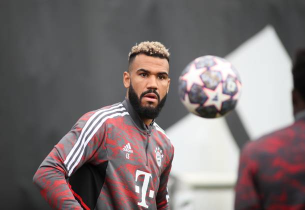 München, Deutschland 18. April 2023: Fussball, Herren, Saison 2022 2023, FC Bayern München, Säbener Strasse, Trainingsgelände, Training, Abschlusstraining Eric Maxim Choupo-Moting (FC Bayern München) mit Blick auf den Ball