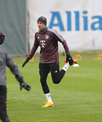 München, Deutschland 18. April 2023: Fussball, Herren, Saison 2022 2023, FC Bayern München, Säbener Strasse, Trainingsgelände, Training, Abschlusstraining Thomas Müller, Mueller (FC Bayern München) beim Aufwärmen, Laufen