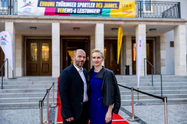 21.04.23, GER, Saison 22, Maenner Frauen Mannschaft, Ehrung Thüringer Sportler des Jahres 2022 der Landessportbund und die Stiftung Thüringer Sporthilfe ehren die Thüringer Sportler des Jahres 2022, im Bild zu sehen Jan Eichhorn und seine Frau Ilmenau Festhalle Ilmenau Thüringen Deutschland